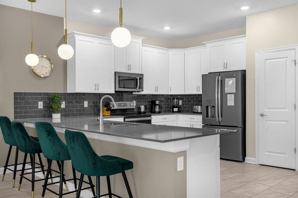 House, Multiple Bedrooms | Private kitchen | Microwave, dishwasher
