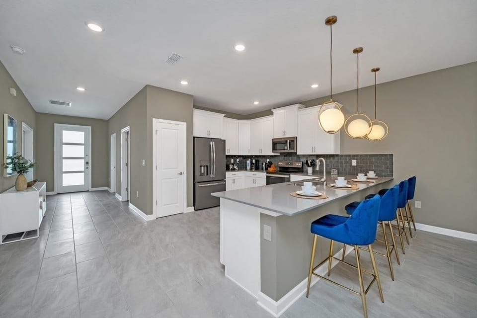 House, Multiple Bedrooms | Private kitchen | Microwave, dishwasher