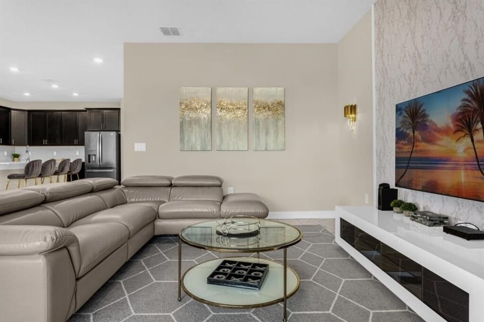 House, 6 Bedrooms | Living area