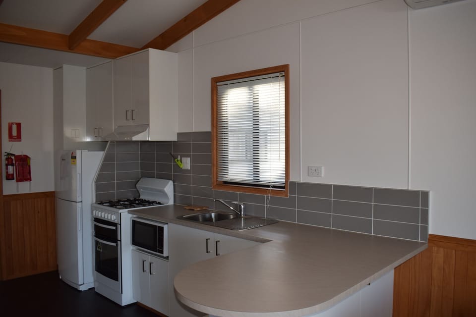 2 Bedroom Waterfront Cabin- Access Friendly  | Private kitchenette | Stovetop, coffee/tea maker, electric kettle, cookware/dishes/utensils