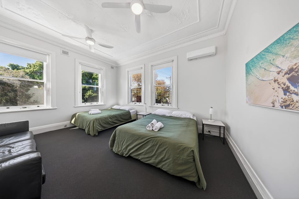 Standard Room, 2 Queen Beds, Non Smoking, Shared Bathroom (Queen & King Single) | WiFi (free), bed sheets