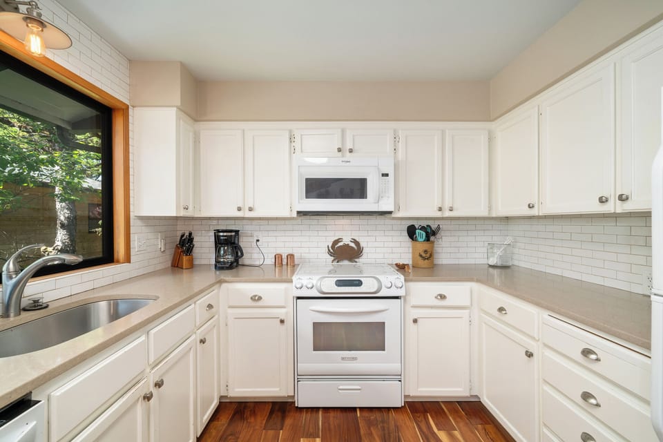 Large open kitchen with breakfast bar area