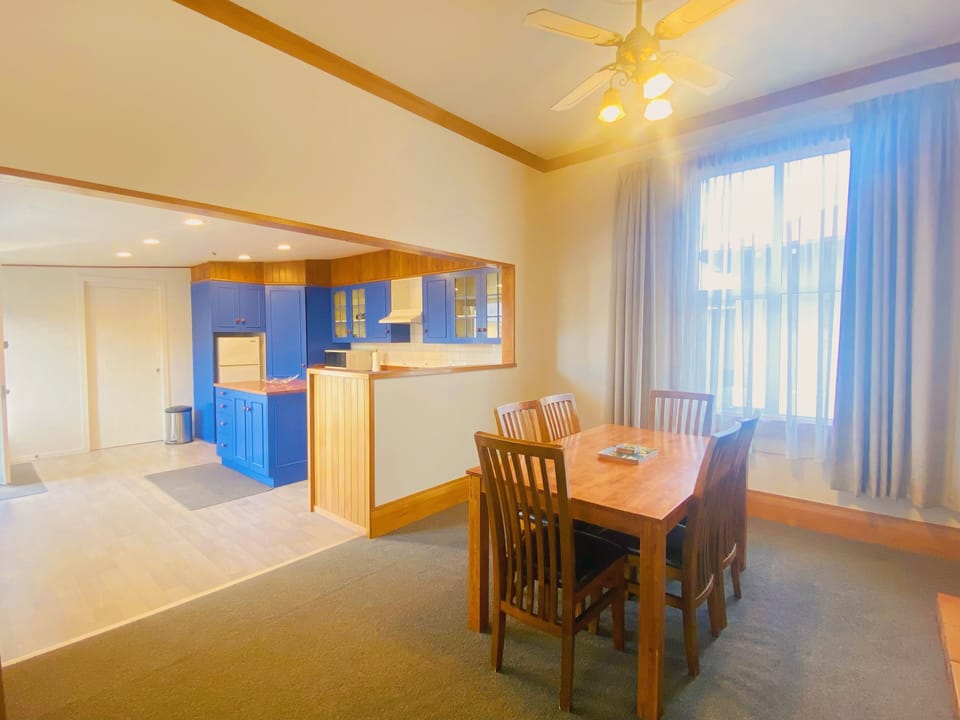 3 Bedroom Holiday Apartment | In-room dining