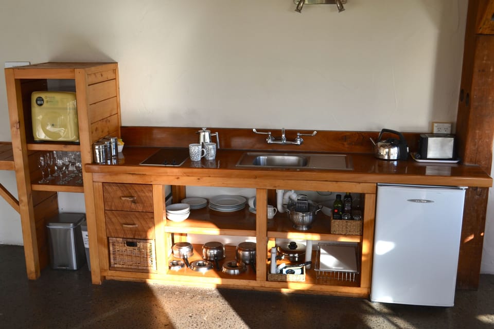 Standard Studio, Non Smoking, Kitchenette (Studio Villa) | Private kitchenette | Fridge, microwave, stovetop, coffee/tea maker