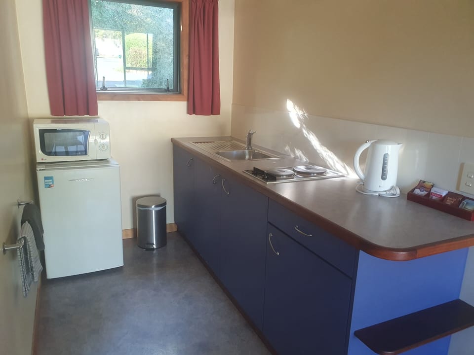 Superior Studio | Private kitchen | Fridge, microwave, stovetop, coffee/tea maker