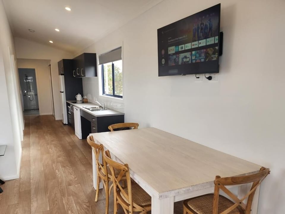 Superior Accessible 3 Bedroom Cabin | In-room dining