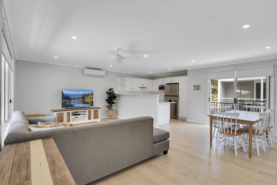 Paperbark Cabin (3BR) | Living area