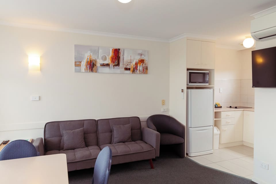 Family Apartment | Living area | LCD TV, books