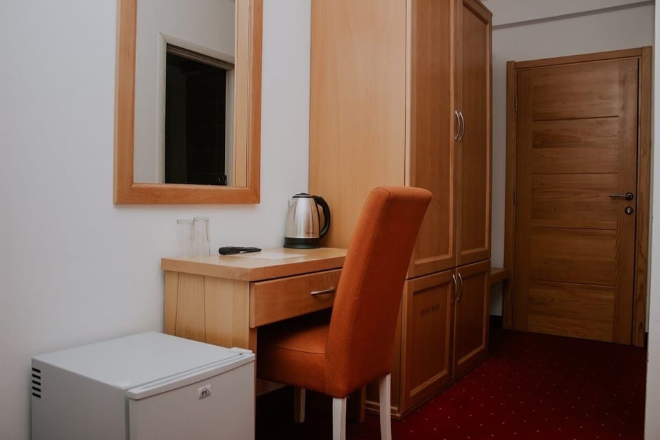 Double Room, Mountain View | Minibar, in-room safe, desk, soundproofing
