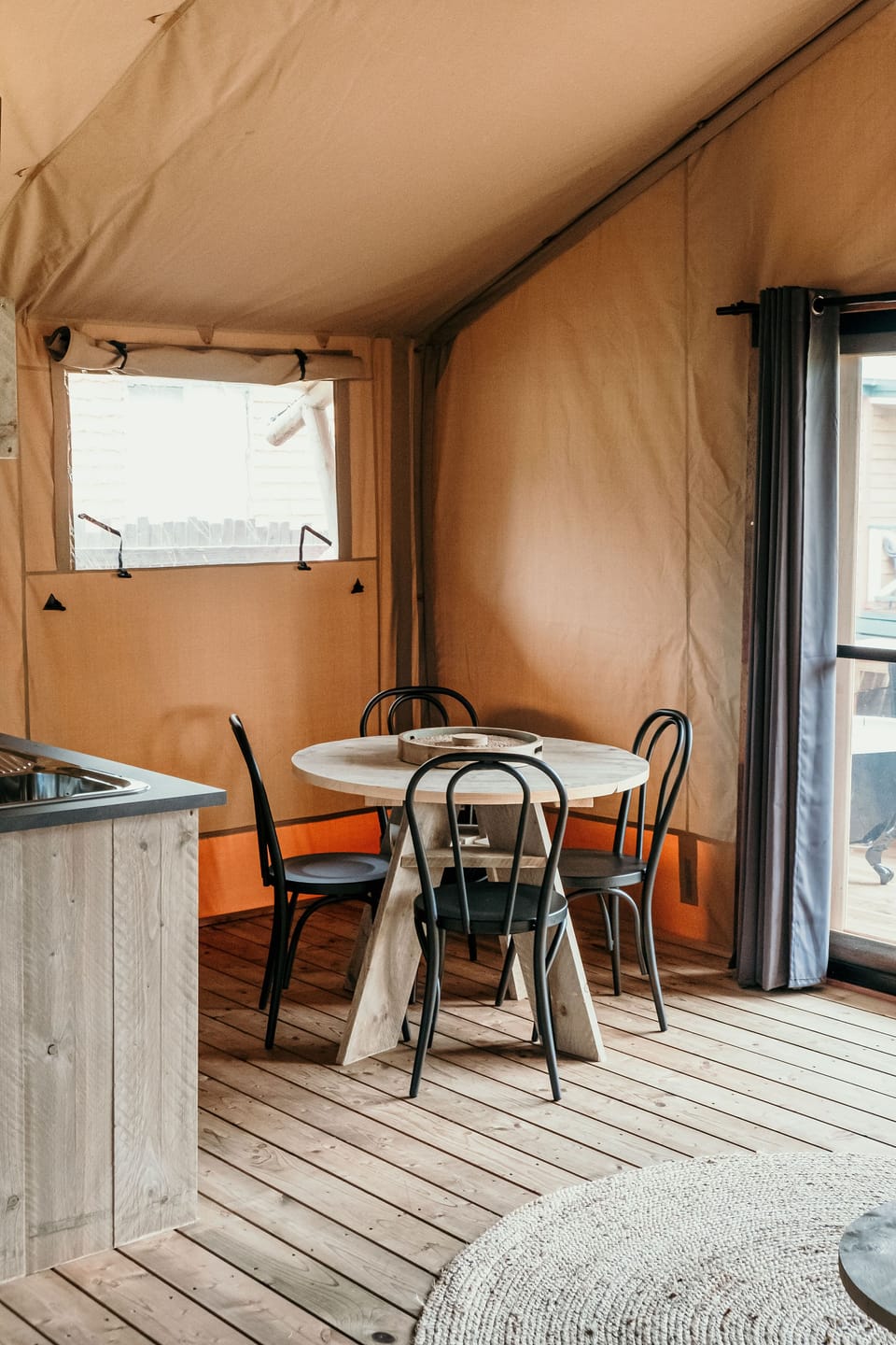 Luxury Tent | Private kitchen | Fridge, microwave, oven, stovetop