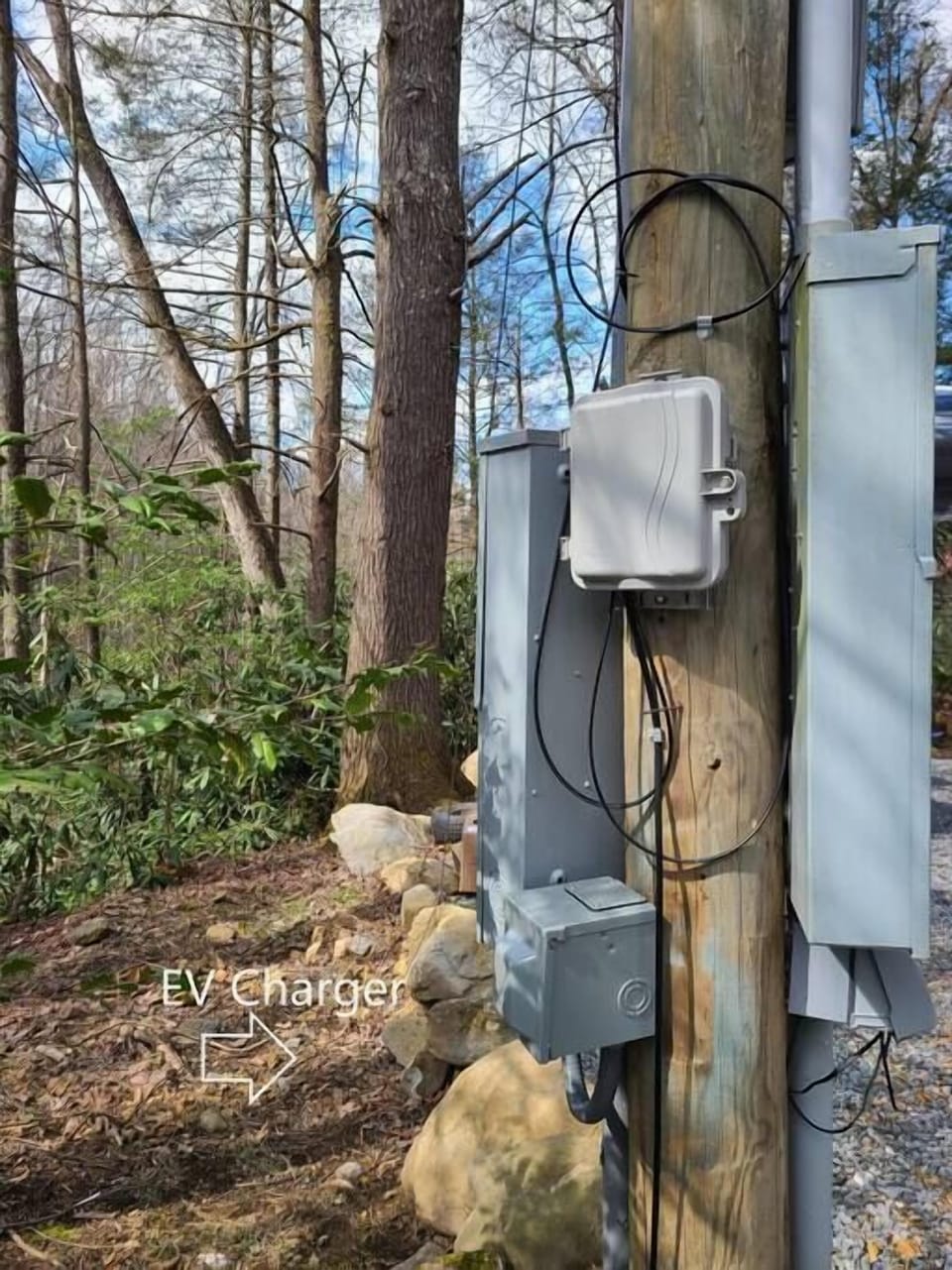 Nema 14-50R outlet for EV charging. Small box near bottom.