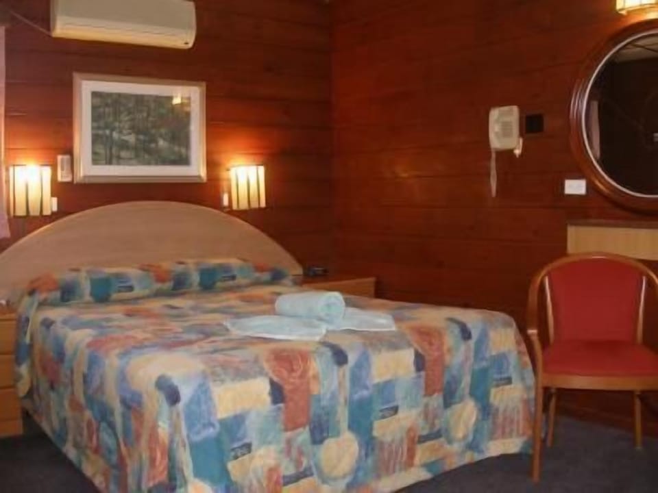 Standard Room, Non Smoking (Double Room) | Desk, iron/ironing board, free WiFi, bed sheets