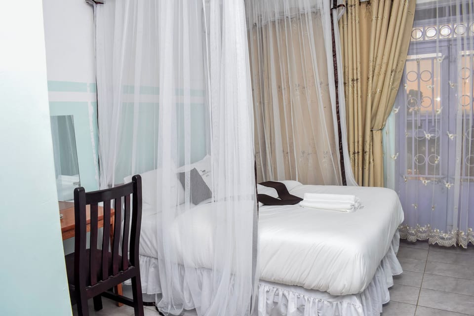 Pillowtop beds, individually decorated, individually furnished, desk