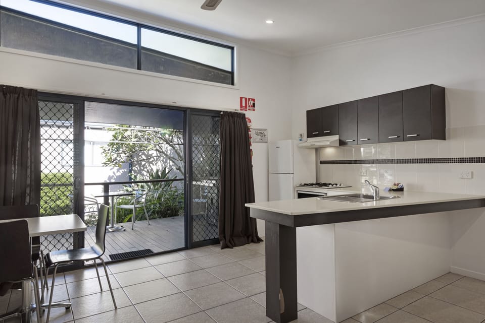 Deluxe 2 Bedroom Cabin - Sleeps 6 | Private kitchen | Coffee/tea maker, fridge, microwave, stovetop