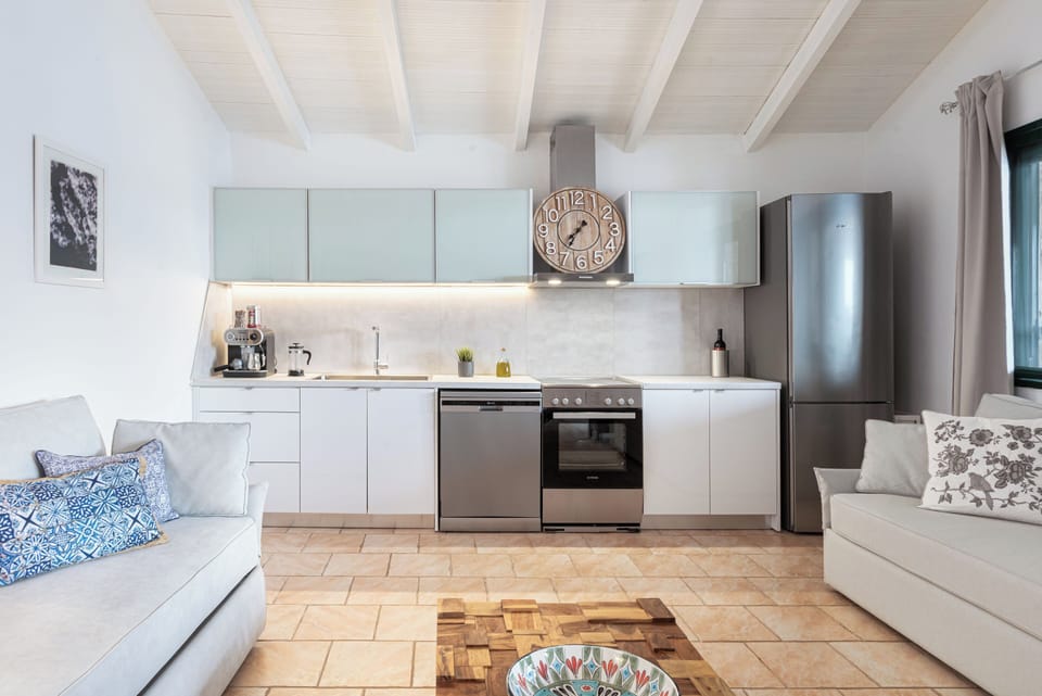 Comfort Apartment | Private kitchen | Fridge, oven, stovetop, dishwasher