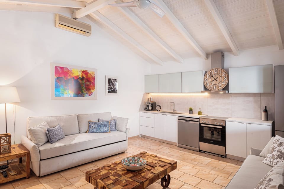 Comfort Apartment | Private kitchen | Fridge, oven, stovetop, dishwasher