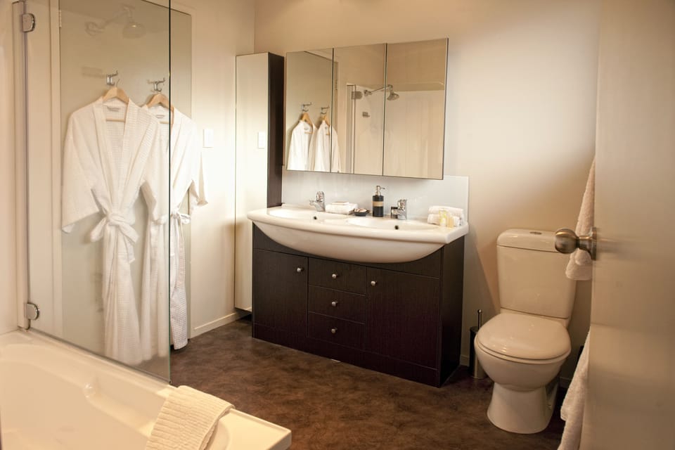 Economy Room, 1 Bedroom, Garden View | Bathroom | Shower, free toiletries, hair dryer, bathrobes