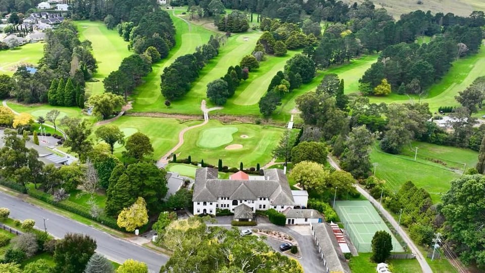The Dormie House - On The Golf Course Bed and Breakfast in Moss Vale