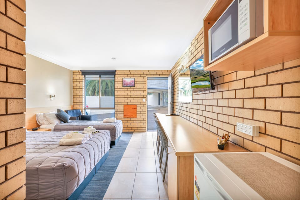 Standard Room, Non Smoking, Kitchenette (Queen + Single Room) | Iron/ironing board, WiFi (free), bed sheets