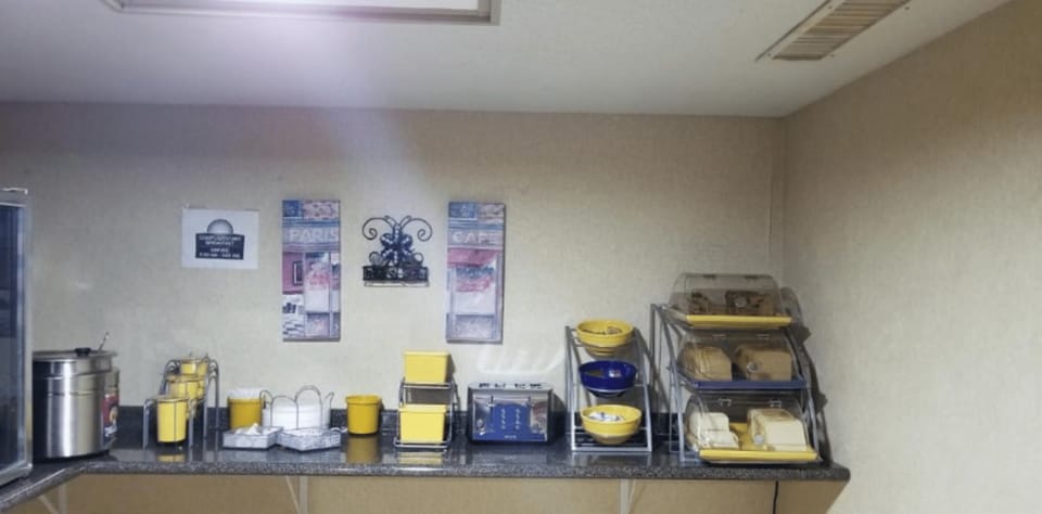 Free daily continental breakfast