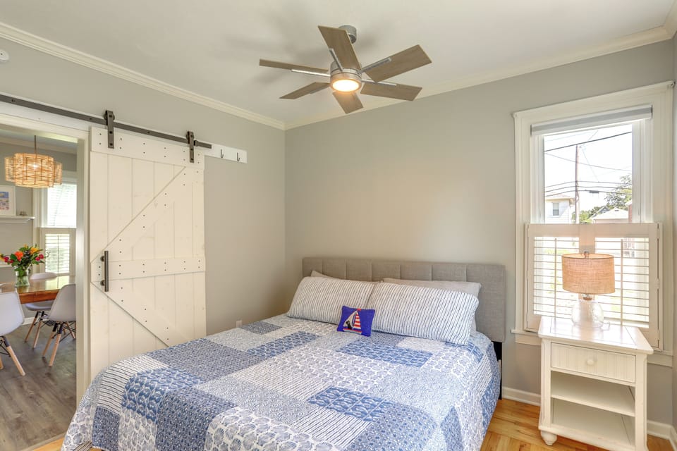 Bedroom 1 | King Bed | 1st Floor