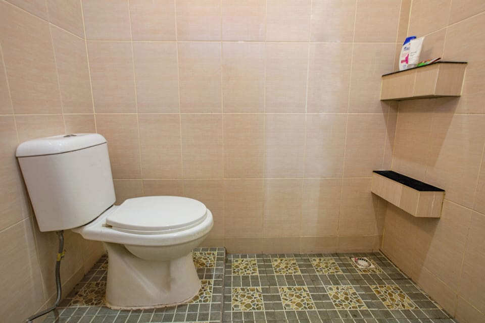Deluxe Double Room | Bathroom | Shower, towels