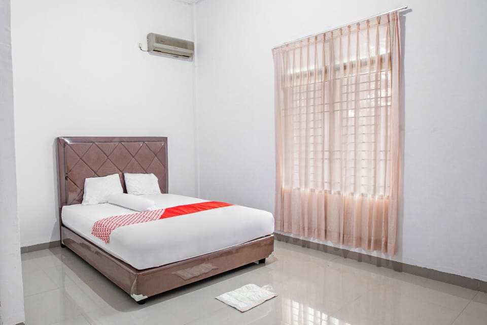 Deluxe Double Room | Laptop workspace, WiFi (free), bed sheets