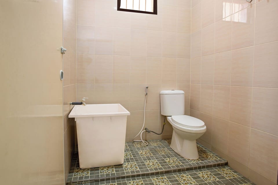Deluxe Double Room | Bathroom | Shower, towels