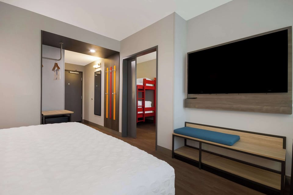 Room, Multiple Beds | Iron/ironing board, free WiFi
