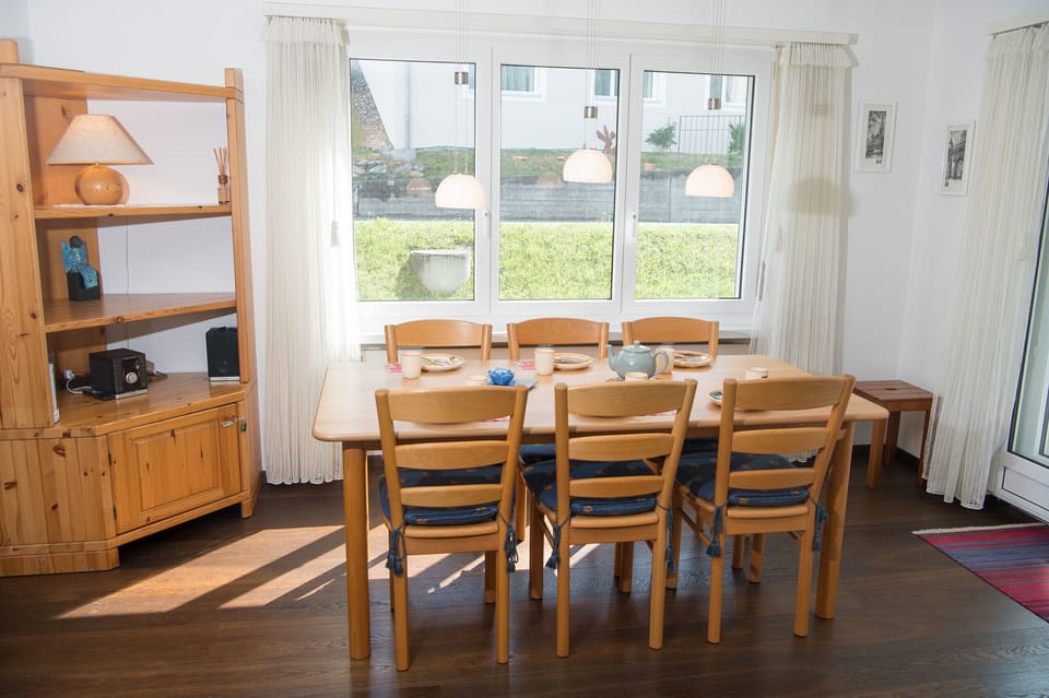 Living area with access to the kitchen