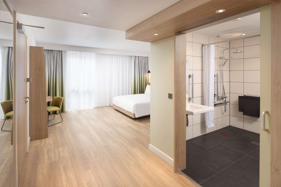 Room, 1 Queen Bed | Bathroom | Shower, rainfall showerhead, eco-friendly toiletries, hair dryer