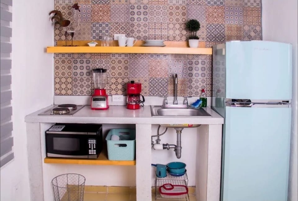 Deluxe Suite | Private kitchen | Microwave, stovetop, coffee/tea maker, blender