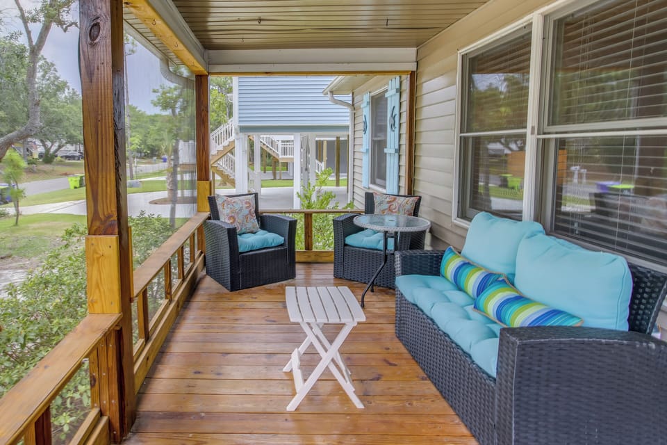 Screened Porch | Pet Friendly w/ Fee | Washer/Dryer | Keyless Entry