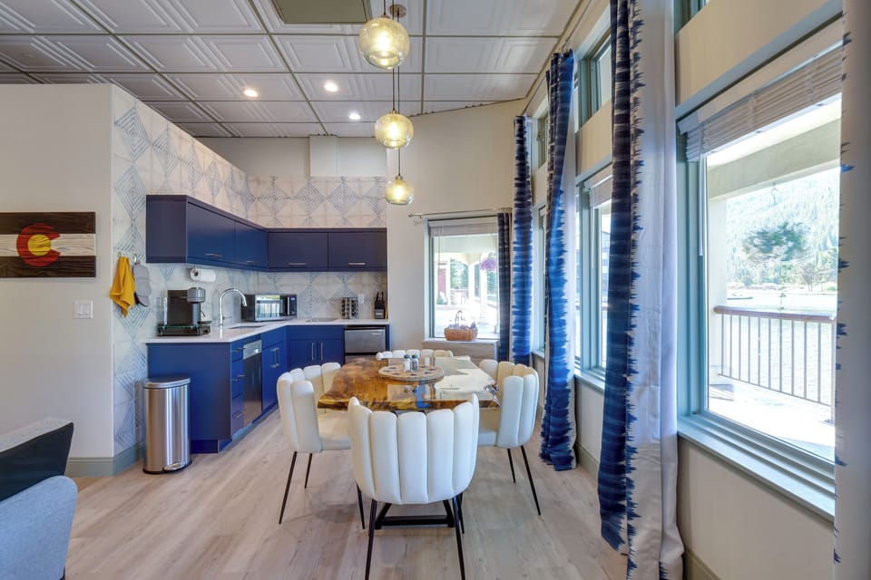 Studio | Dining Area | Free WiFi | Central Heat