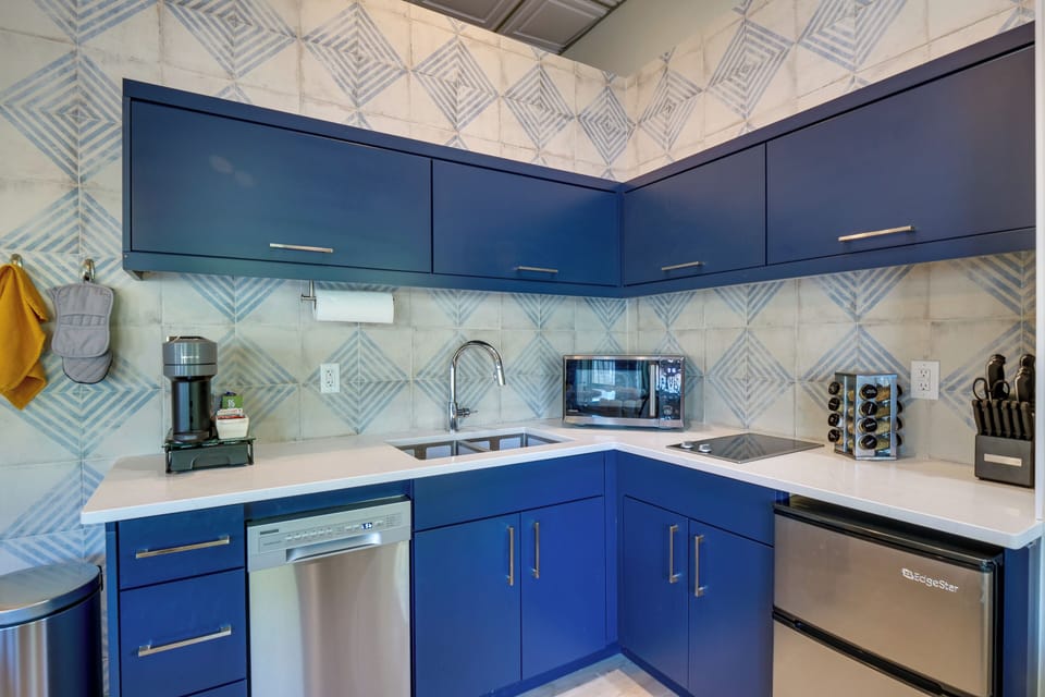 Kitchenette | Dishwasher | Dishware & Flatware | Coffee & Tea