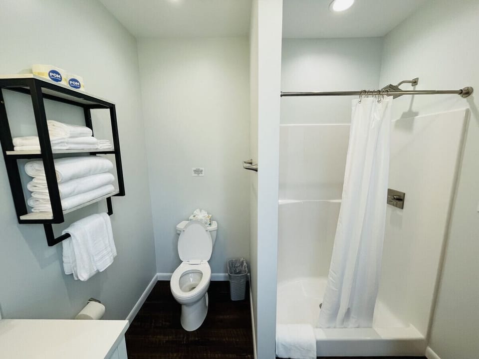 Full Bathroom #2