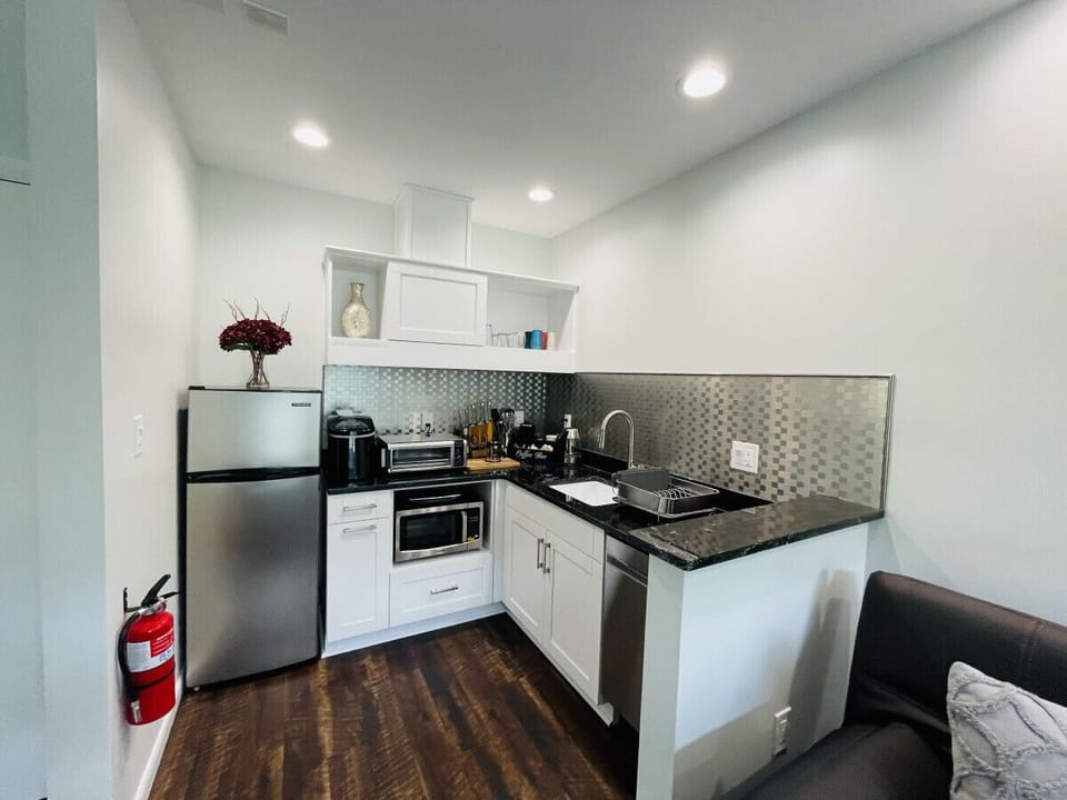 Kitchenette (Per Local Code - No Range or Stove)