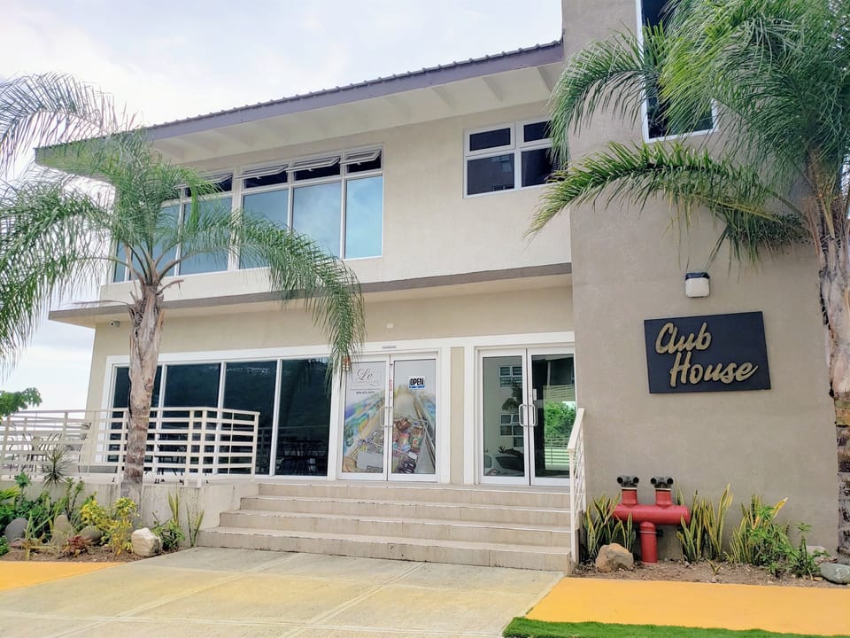 Club House with Convenience Store, Gym & Terrace Lounge