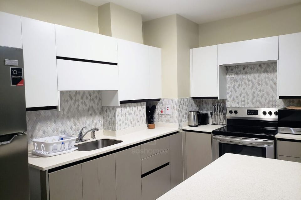 Full Kitchen with appliances & utensils