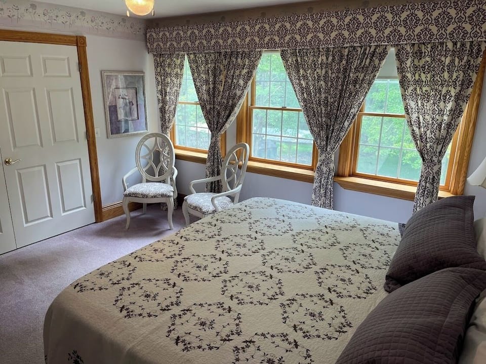 Signature Room | Individually furnished, blackout drapes, iron/ironing board, free WiFi