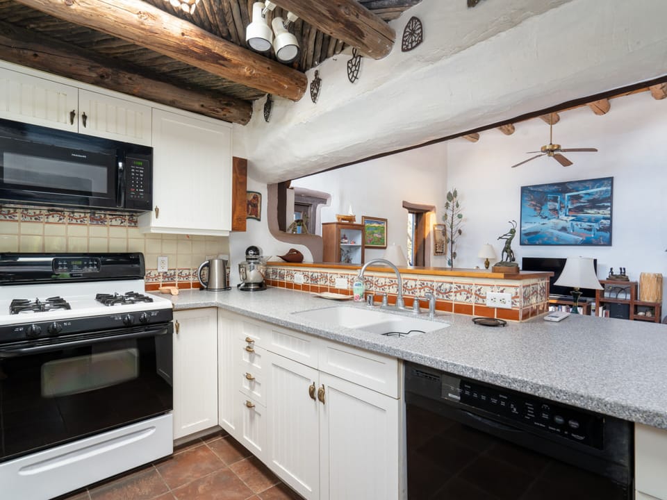 House (3 Bedrooms) | Property amenity
