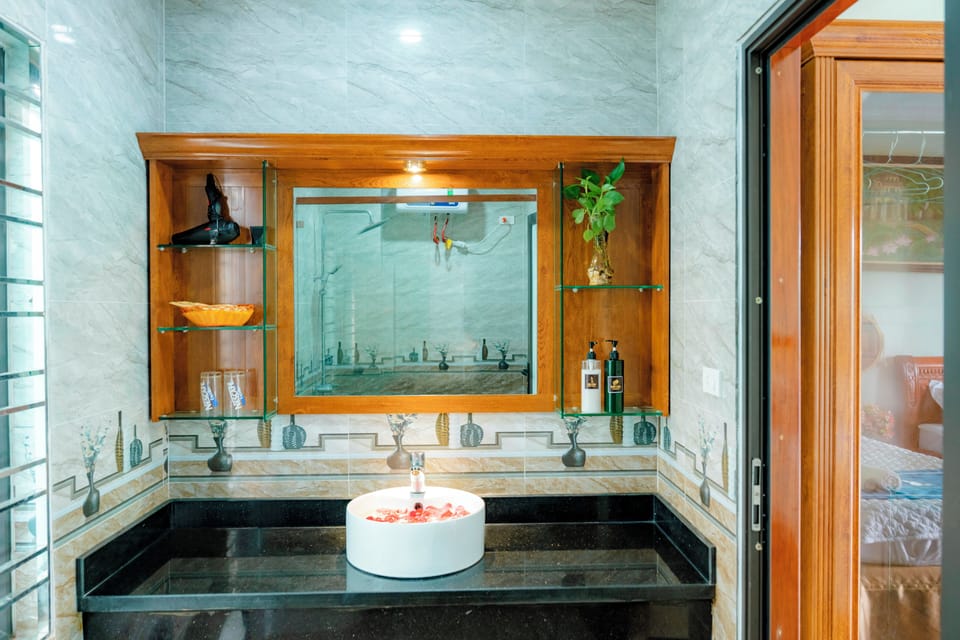 Family Quadruple Room | Bathroom | Hydromassage showerhead, designer toiletries, hair dryer, slippers