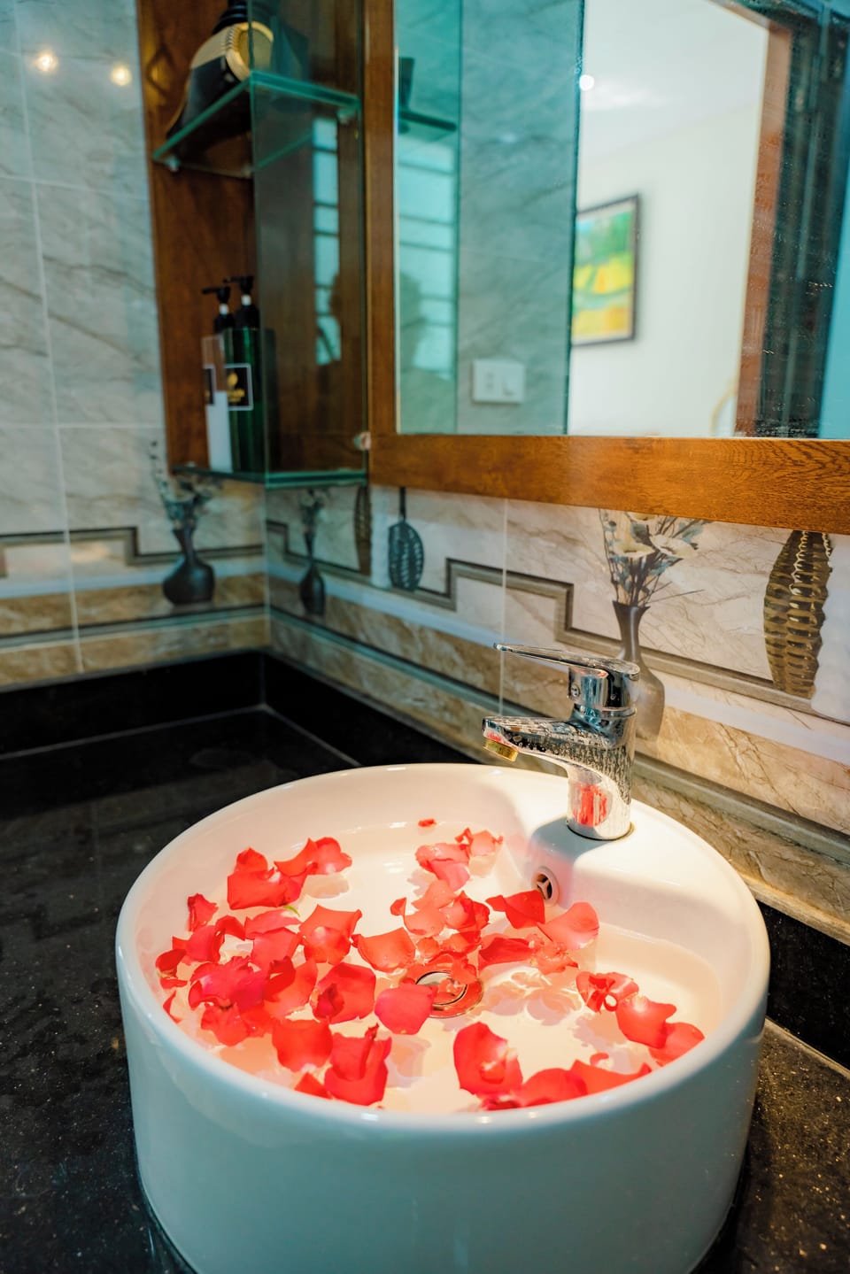 Hydromassage showerhead, designer toiletries, hair dryer, slippers