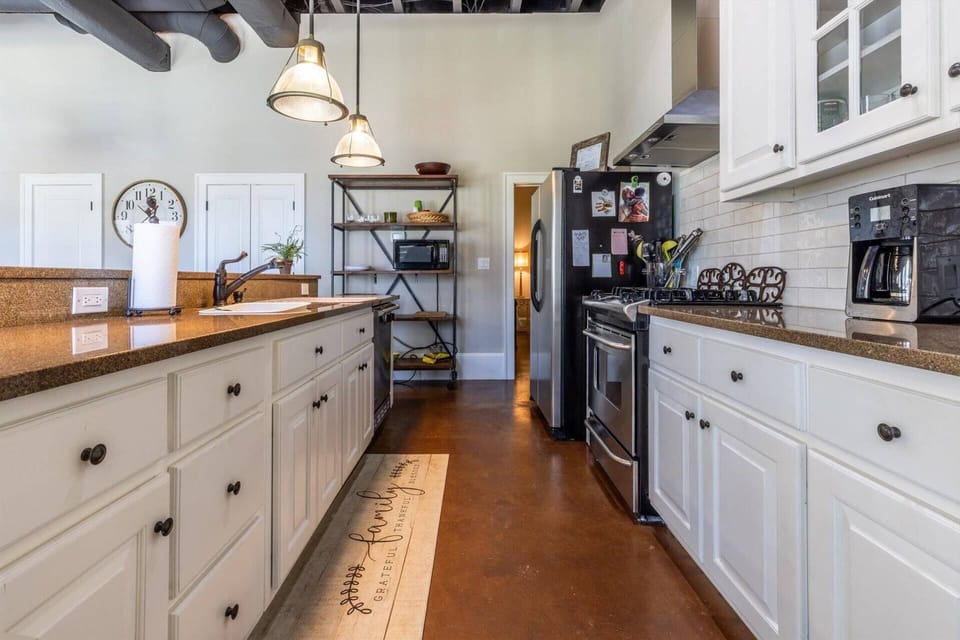 Second kitchen adds flexibility for large family groups