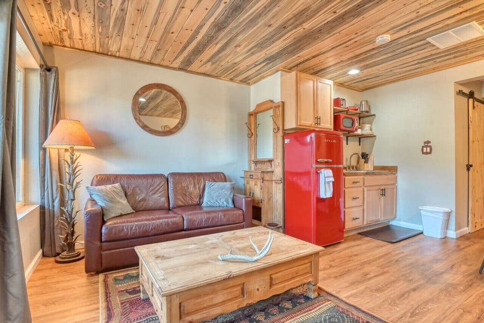 Open concept living room into dinning room