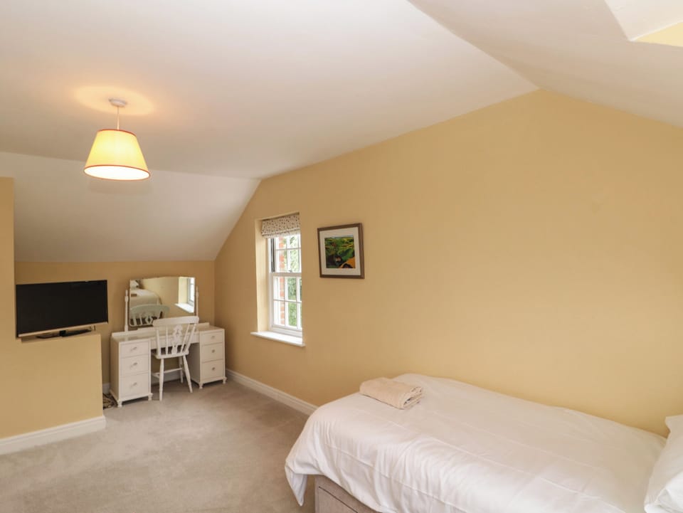 2 bedrooms, individually decorated, individually furnished, free WiFi