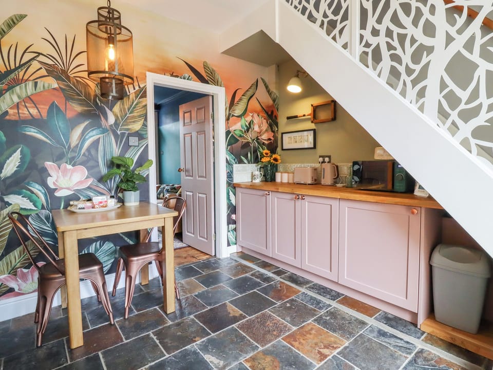 Cottage | Dining