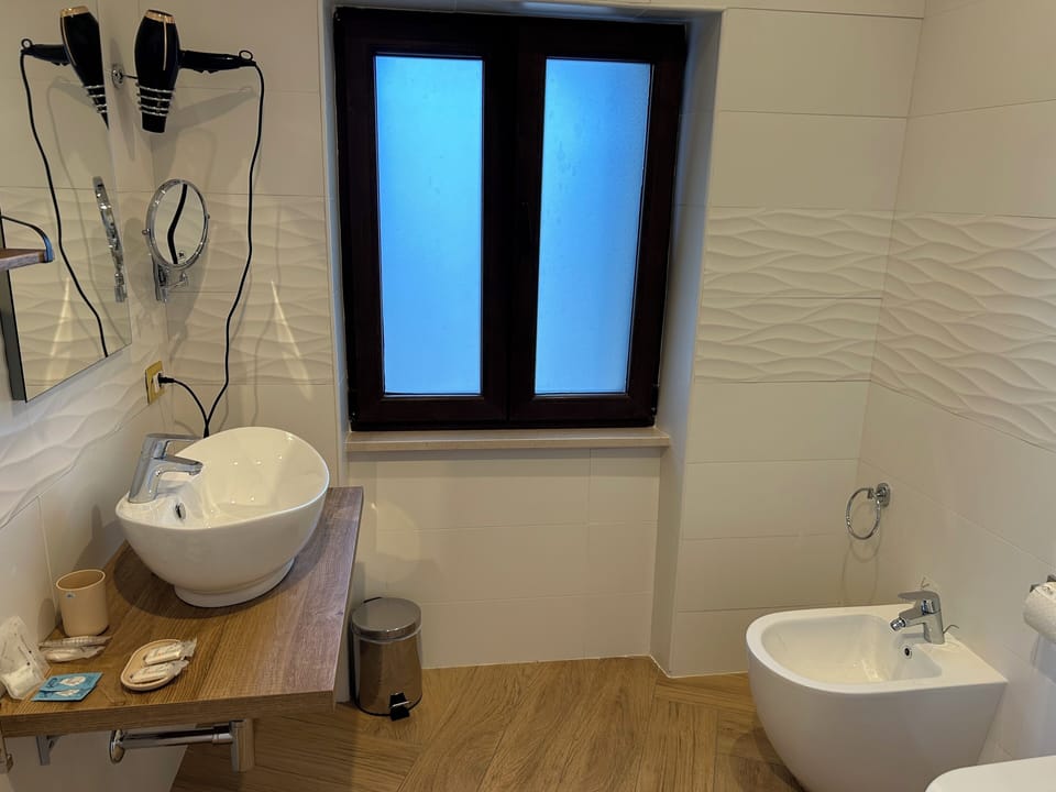 Superior Double Room | Bathroom | Shower, rainfall showerhead, hair dryer, bidet