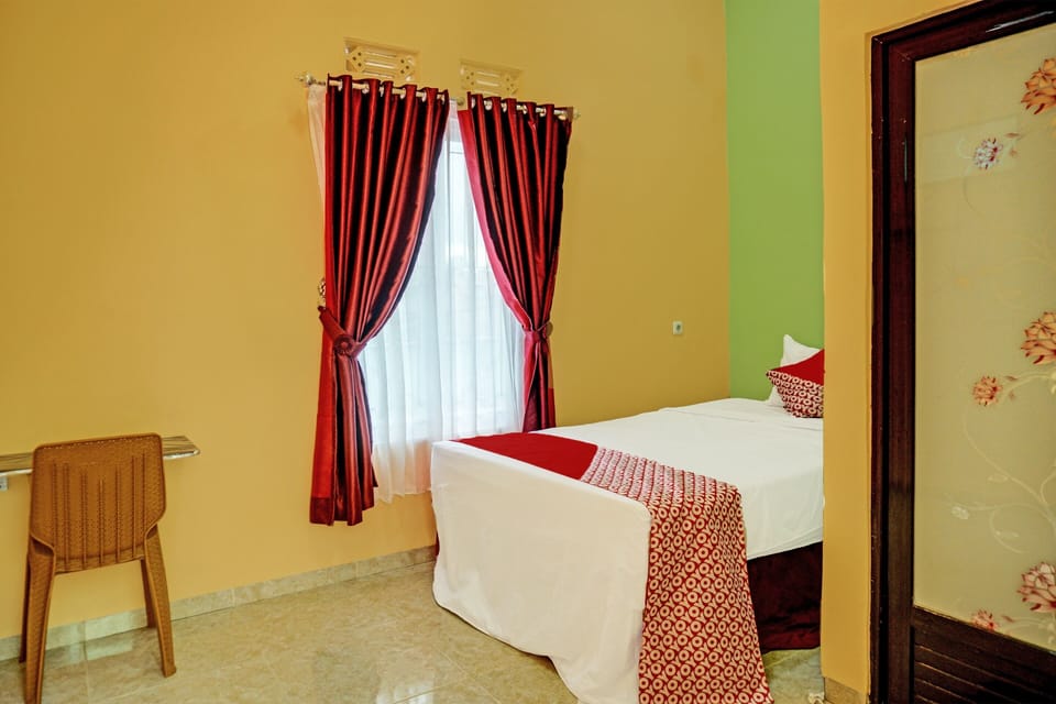 Standard Single Room | Laptop workspace, WiFi (free), bed sheets