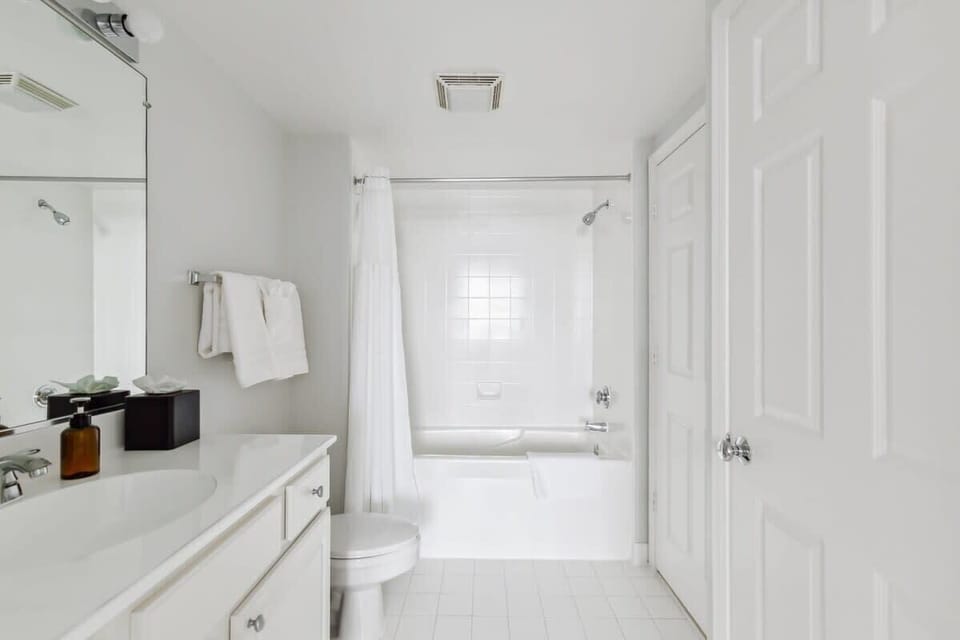 Spacious bathroom